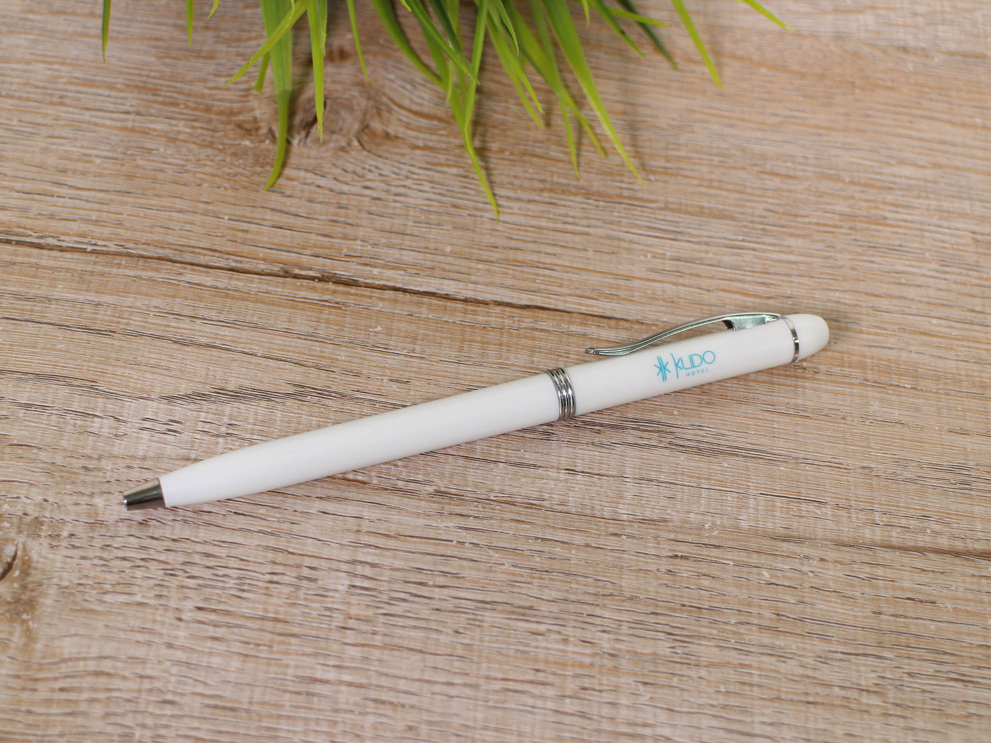 ปากกาสีขาวพิมพ์โลโก้